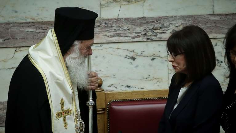 Σακελλαροπούλου: Ευχές της ΠτΔ σε Ιερώνυμο για ταχεία ανάρρωση