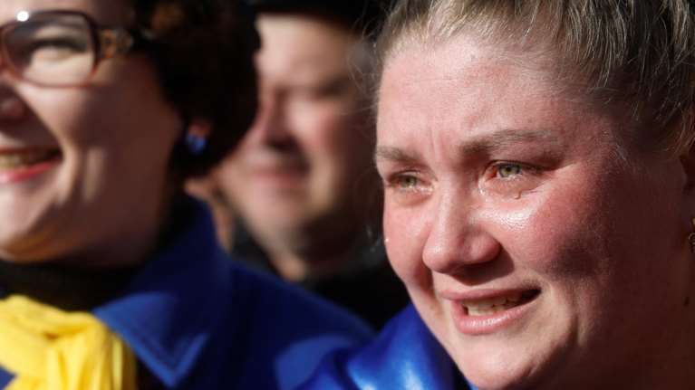 Στη Χερσώνα ο Ζελένσκι: Με δάκρυα στα μάτια τον υποδέχτηκαν οι Ουκρανοί- Επεσαν στην αγκαλιά των στρατιωτών [εικόνες]