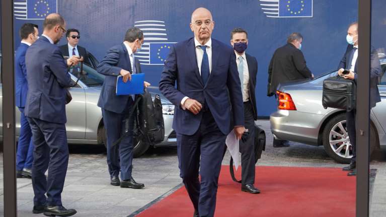 Σκληρή μόνο στα λόγια η Ε.Ε. με την Τουρκία – Αναβολή για τις κυρώσεις – Νέο μήνυμα Μητσοτάκη στην Άγκυρα