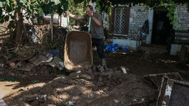Nεκροί, αγνοούμενοι, χωριά θαμμένα στη λάσπη, φοβερές καταστροφές στη Θεσσαλία - Εικόνες αποκάλυψης