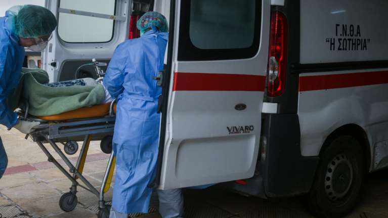 Ασφυξία στο ΕΣΥ: Μεταφέρονται non covid ασθενείς σε ιδιωτικά νοσοκομεία - Μόνο 32 κενές κλίνες ΜΕΘ στην Αττική