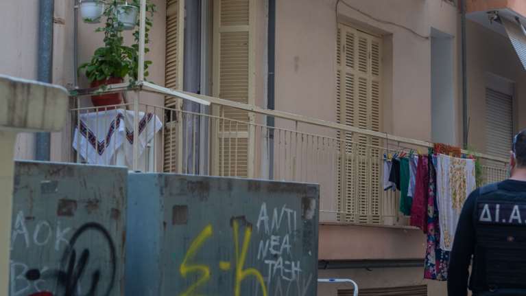 Γυναικοκτονία στη Θεσσαλονίκη: Συνελήφθη ο δολοφόνος της 56χρονης που τη σκότωσε  μέσα στο διαμέρισμά της