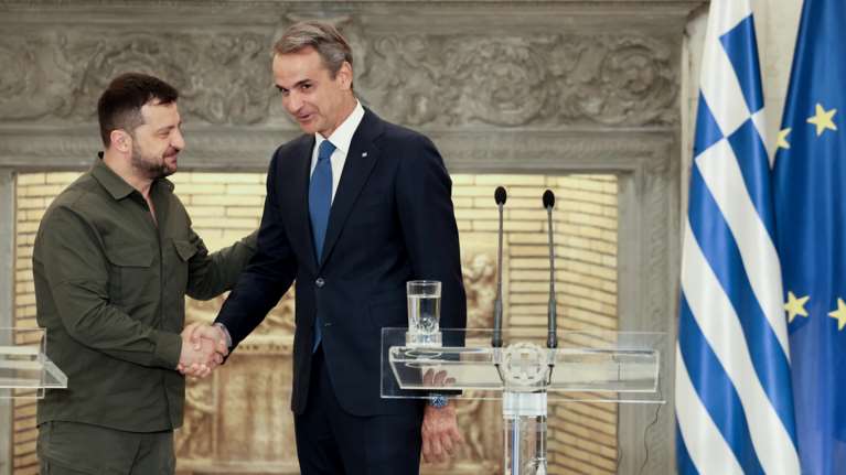 Τι συμφώνησαν Μητσοτάκης και Ζελένσκι: Εκπαίδευση Ουκρανών πιλότων στα F-16 και ανοικοδόμηση Μαριούπολης