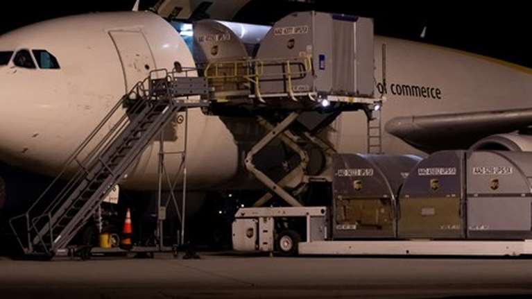 Μπουρλάς: Πώς θα διανεμηθούν τα εμβόλια της Pfizer σε όλο τον κόσμο- &quot;Πύργος Ελέγχου&quot; θα ελέγχει τη διαδικασία