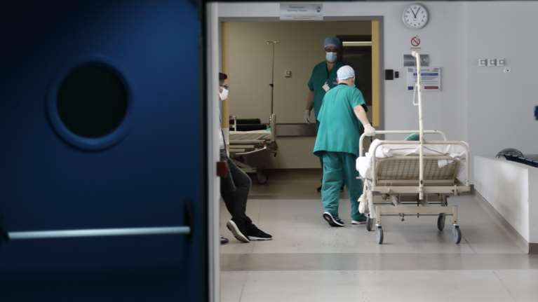 Κορονοϊός: Στο &quot;κόκκινο&quot; με 339 νέα κρούσματα σήμερα - 2 θάνατοι - 71 διασωληνωμένοι