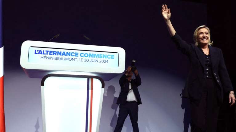 Γαλλία: Θρίαμβος της Λεπέν στον 1ο γύρο με 33% των ψήφων - Δεύτερο το Λαϊκό Μέτωπο, καταποντίστηκε ο Μακρόν