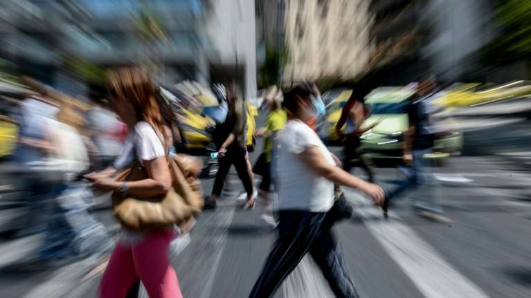 Ποιοι θα μοιραστούν αυξήσεις 2 δισ. ευρώ στα εισοδήματα του 2024 - Το καλάθι Μητσοτάκη στη ΔΕΘ