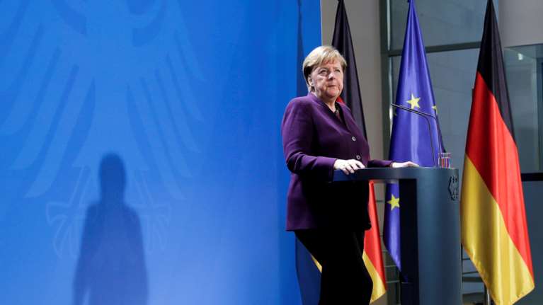 Κορονοϊός - Γερμανία: Μέτρα "άνευ προηγουμένου" από τη Μέρκελ, αλλά... ανοιχτά κομμωτήρια