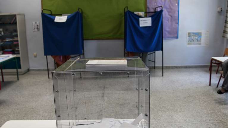 Στις κάλπες για τις αυτοδιοικητικές εκλογές η Ελλάδα - Πώς ψηφίζουμε για δημάρχους και περιφερειάρχες