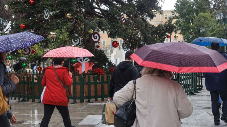 Καιρός: Καταιγίδες και βροχές τα Χριστούγεννα -  Πρωτοχρονιά με πιο πολύ κρύο και "χιονοεκπλήξεις"
