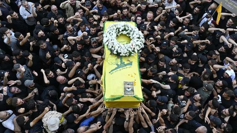 Εντείνει τις επιθέσεις του το Ισραήλ κατά της Χεζμπολάχ - Με &quot;τρομερή έκρηξη&quot; απειλεί ο Λίβανος μετά τον θάνατο του Ακίλ