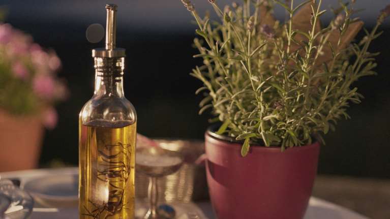 Πότε θα πέσει η τιμή του (ακριβού) ελαιολάδου - Οι εκτιμήσεις για τη νέα σοδειά στην Ελλάδα