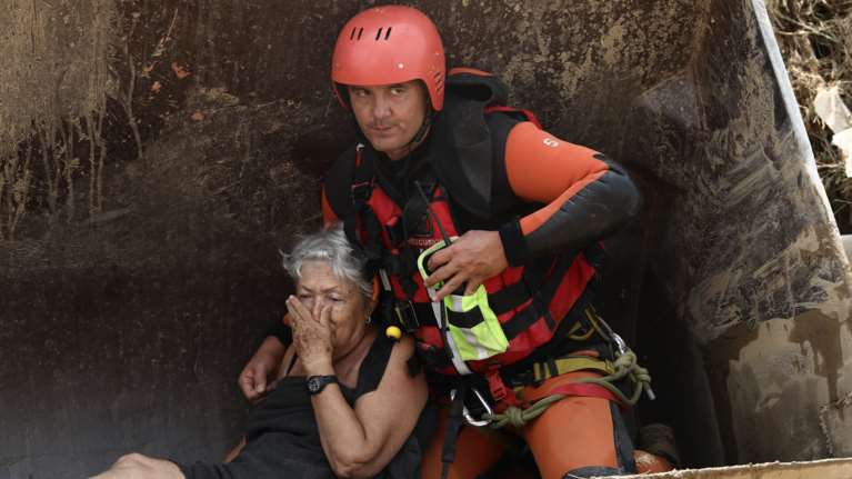 Ανείπωτη τραγωδία στην Εύβοια: Μεγαλώνει η λίστα του θανάτου - Στους επτά οι νεκροί - Καρέ - καρέ η βιβλική καταστροφή  [Εικόνες-Βίντεο]