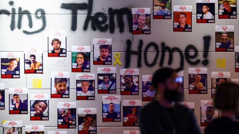 Ιστορική συμφωνία Ισραήλ - Χαμάς για τη Γάζα: Απελευθέρωση των 20 ομήρων και αποφυλάκιση 2.000 Παλαιστινίων στην α&#39; φάση