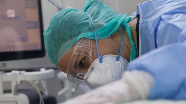 Κορονοϊός: 2.597 νέα κρούσματα και 86 θάνατοι - Στους 797 οι διασωληνωμένοι