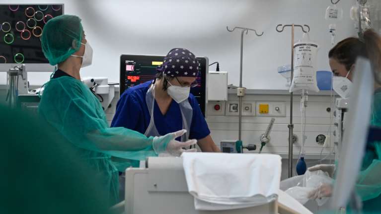 Πρώτο επιβεβαιωμένο κρούσμα ευλογιάς των πιθήκων στην Ελλάδα - Τι προβληματίζει για τη μετάδοση της νόσου