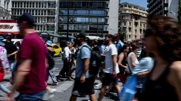 Σφίγγει ο φορο-κλοιός για τους ελεύθερους επαγγελματίες: Τέλος οι &quot;φτωχοί&quot; που δηλώνουν... 6.000 ευρώ τον χρόνο