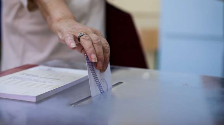 Metron Analysis: Περίπατος για τη ΝΔ, ξεκάθαρα δεύτερο το ΠΑΣΟΚ, ντέρμπι ΣΥΡΙΖΑ με ΚΚΕ για την τρίτη θέση