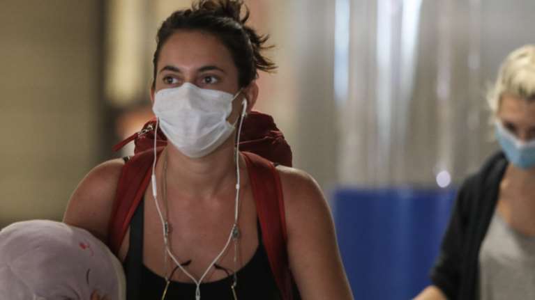 &quot;Πλημμύρισε&quot; τουρίστες το Ελευθέριος Βενιζέλος: 21.100 επιβάτες μόνο χθες με 55 διεθνείς πτήσεις