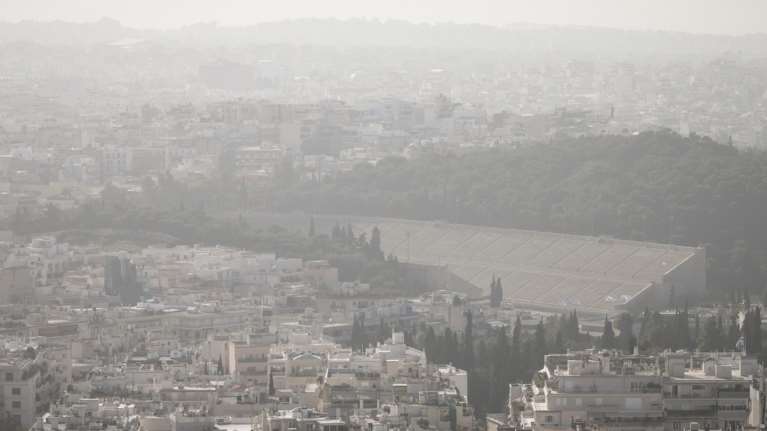 Θερμή αφρικανική &quot;εισβολή&quot; στη χώρα: Τα δύο πρόσωπα του καιρού - Πότε έρχεται κακοκαιρία με χιόνια  [Εικόνες - Βίντεο]