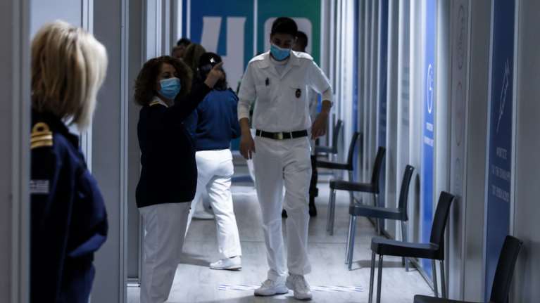 Κορονοϊός: Κανένα πρόβλημα με την 2η δόση του εμβολίου της AstraZeneca - Γιατί η Κομισιόν διακόπτει τις παραγγελίες