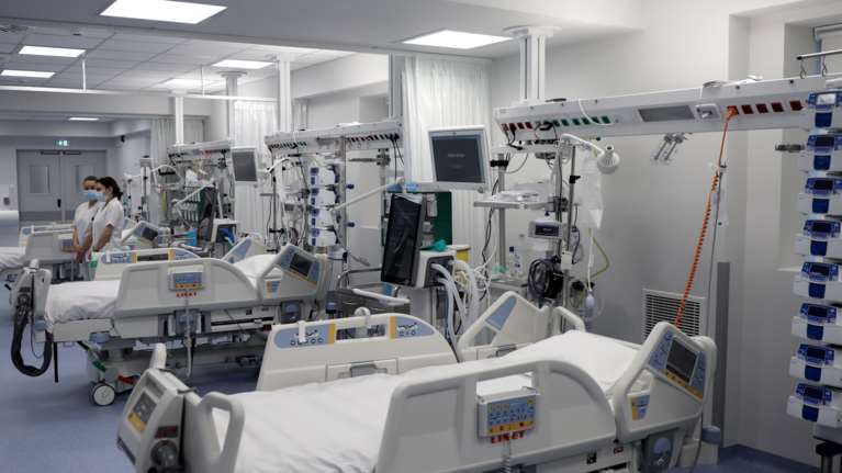 Δρ.Μιούρεϊ: Ο γκουρού των προβλέψεων για τον κορονοϊό: &quot;Η πανδημία τελειώνει τον Μάρτιο, κορύφωση μέσα Ιανουαρίου&quot;