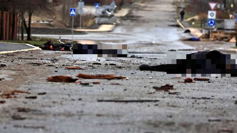 Ουκρανία- Μπούτσα: Ομαδικοί τάφοι, νεκροί με δεμένα χέρια και διεθνής κατακραυγή - Νέες κυρώσεις προανήγγειλε ο Σολτς