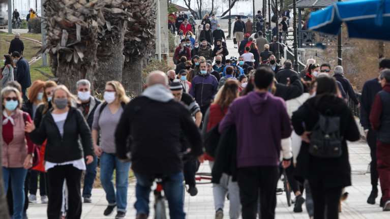 Βέτο των λοιμωξιολόγων στο άνοιγμα της αγοράς - Φοβούνται αύξηση κρουσμάτων λόγω Χριστουγέννων και Θεοφανείων