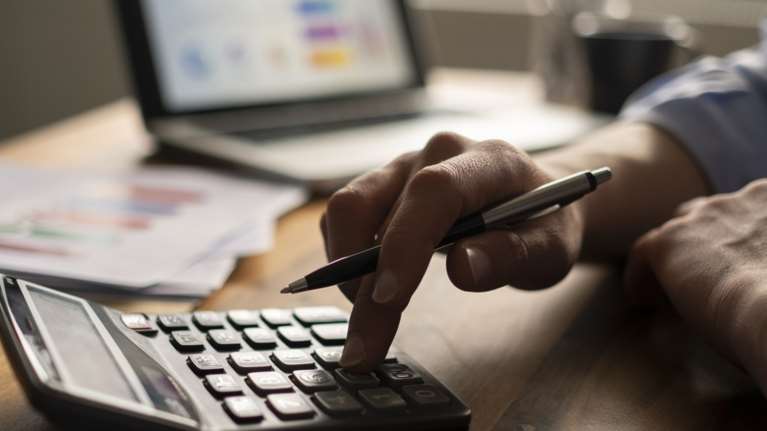 Αδήλωτα χρήματα πολλών εκατομμυρίων ευρώ εντοπίστηκαν σε τραπεζικούς λογαριασμούς φορολογούμενων