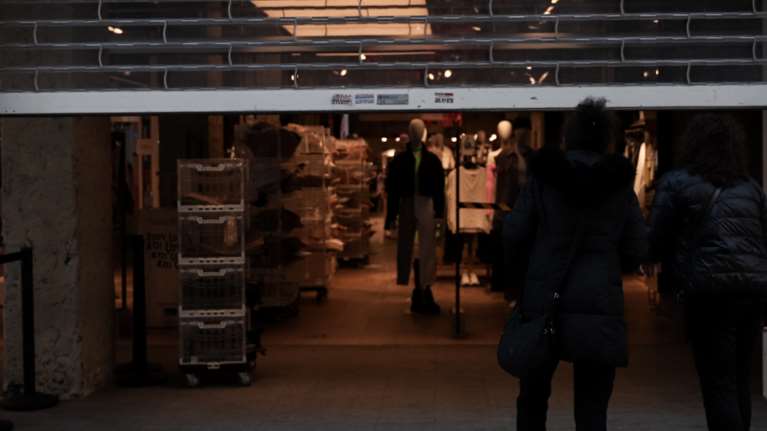 Χαλάρωση lockdown: Ανοίγει από Δευτέρα το λιανεμπόριο, αλλά μόνο με click away- Τα κρούσματα τρόμαξαν τους ειδικούς