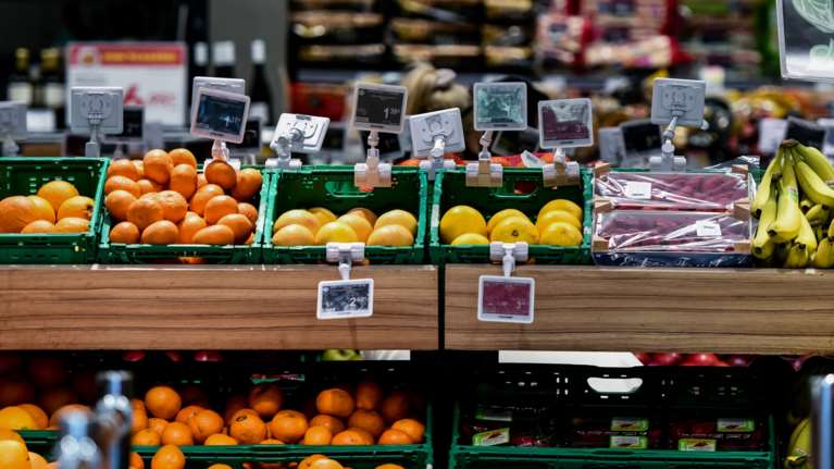 Ακρίβεια: &quot;Φρενάρει&quot; ο πληθωρισμός, αλλά οι τιμές στα ύψη - Το &quot;ράλι&quot; σε ενέργεια και τρόφιμα