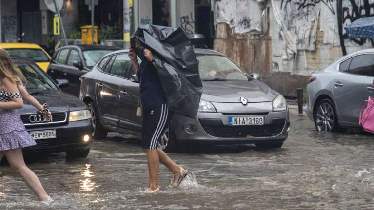 Έκτακτο δελτίο επιδείνωσης καιρού: Μπουρίνια και καταιγίδες μετά τον καύσωνα - Ποιες περιοχές αφορά