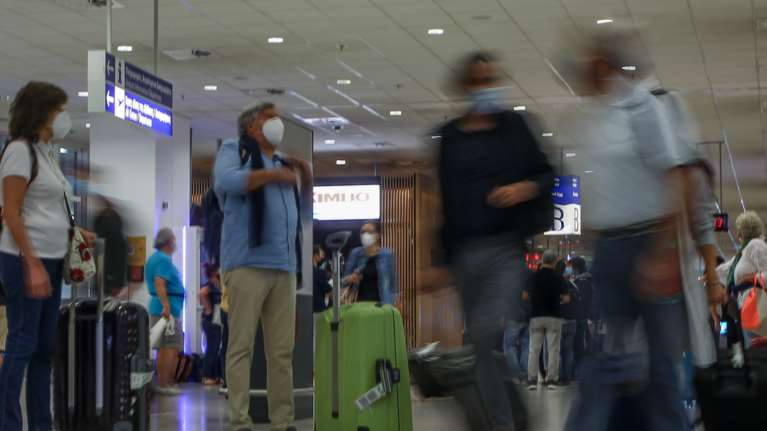 Ανοίγουν τα σύνορα της Ελλάδας με την Βρετανία από τις 15 Ιουλίου - Ανακοινώσεις Πέτσα