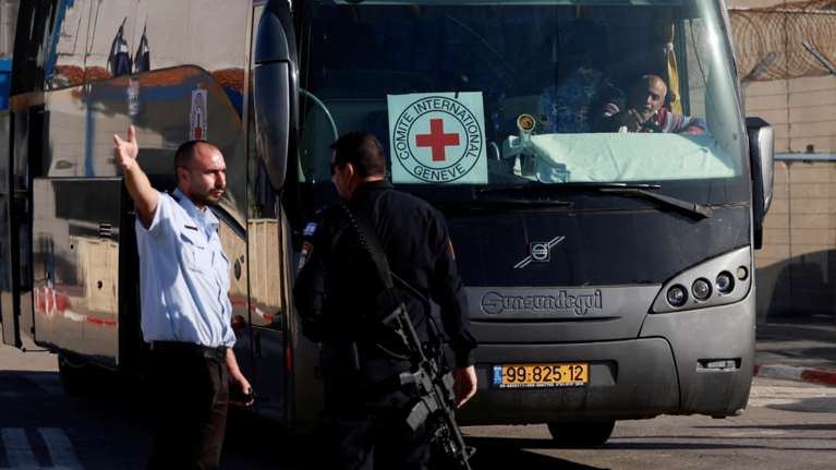 Απελευθέρωση ομήρων της Χαμάς: Αρχισε η διαδικασία - Αφέθηκαν ελεύθεροι 12 Ταϊλανδοί πριν τους 13 Ισραηλινούς