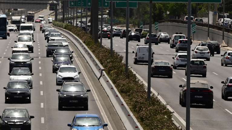 Online &quot;φρένο&quot; σε ανασφάλιστα οχήματα και χωρίς ΚΤΕΟ: Βαριές και άμεσες καμπάνες σε 500.000 παραβάτες