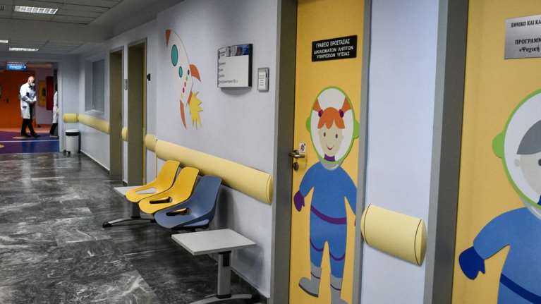 Πώς εκδηλώνεται η γρίπη στα παιδιά - Τι πρέπει να προσέχουν οι γονείς