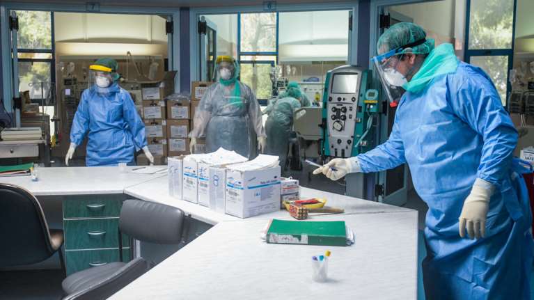 &quot;Έμφραγμα&quot; στη Δράμα: Με κορονοϊό 1 στους 4 κατοίκους - Ένα κρούσμα σε κάθε σπίτι σε Βόλο και Λάρισα