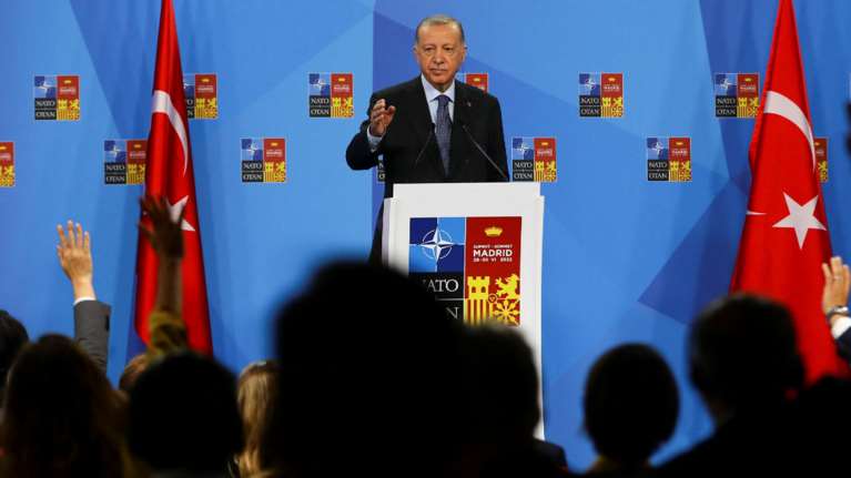 Σκληρό άρθρο του Le Point για Ερντογάν:&quot;Είναι το σκουλήκι στον καρπό, ο εχθρός μας εκ των έσω&quot;