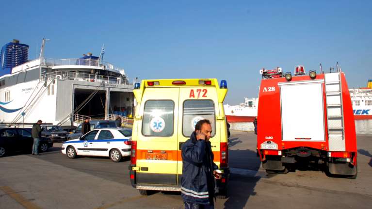 Πρωτοφανές: Πλοίο στον Πειραιά εντόπισε 5χρονη μέσα στη θάλασσα - &quot;Είδα τα χεράκια της, πνιγόταν&quot;, λέει ο πλοίαρχος