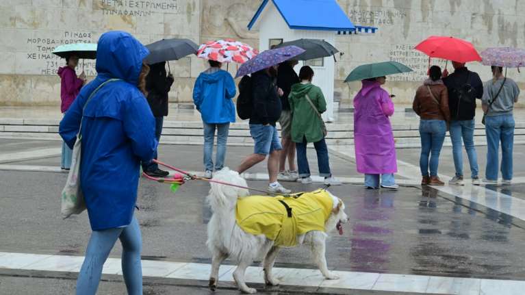 Καιρός: Το απόγευμα καταφθάνει το πρώτο κύμα του ανάποδου Π με καταιγίδες - Τετάρτη και Πέμπτη το δεύτερο