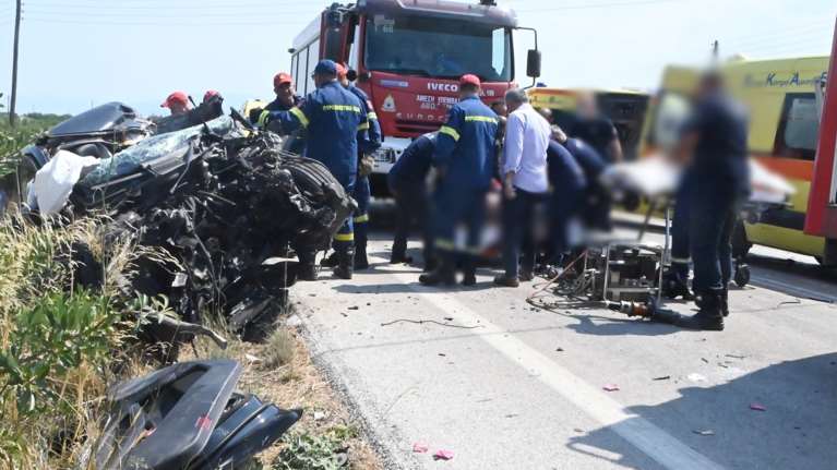 Τραγωδία στις Μυκήνες: Τρεις νεκροί μετά τη σύγκρουση νταλίκας με τζιπ - Πήρε φωτιά το ΙΧ [βίντεο]