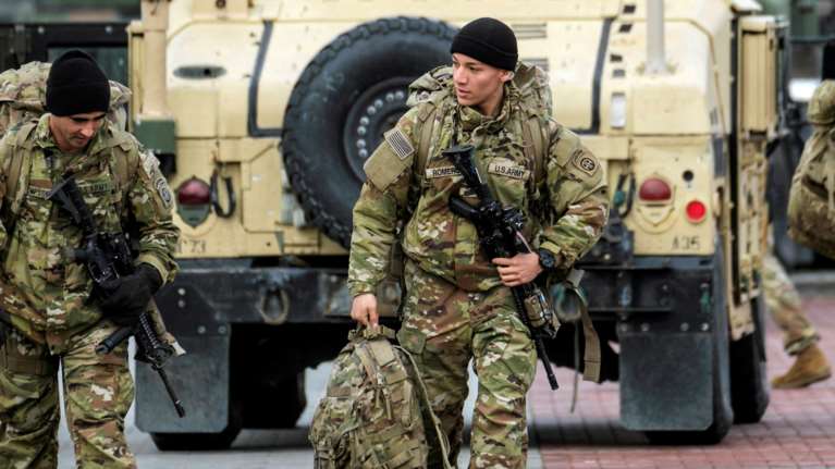 Ουκρανικός στρατός: Νεκρός στρατιώτης από βομβαρδισμούς αυτονομιστών - Πυριτιδαποθήκη η ανατολική Ουκρανία