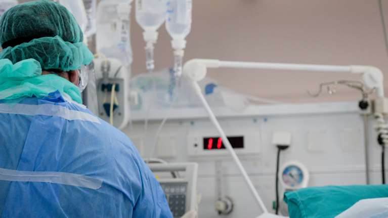 Η αλήθεια για τις κλίνες ΜΕΘ: Πόσες είναι κατειλημμένες, πόσες είναι κενές- Στο 37,5% το ποσοστό πληρότητας