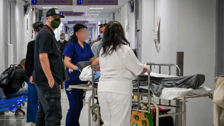 Τραγωδία στο Ρέθυμνο: Ο 87χρονος κλείδωσε τον γιο του στο μπαλκόνι για να μην αντιδράσει - Σε σοκ  ο εγγονός