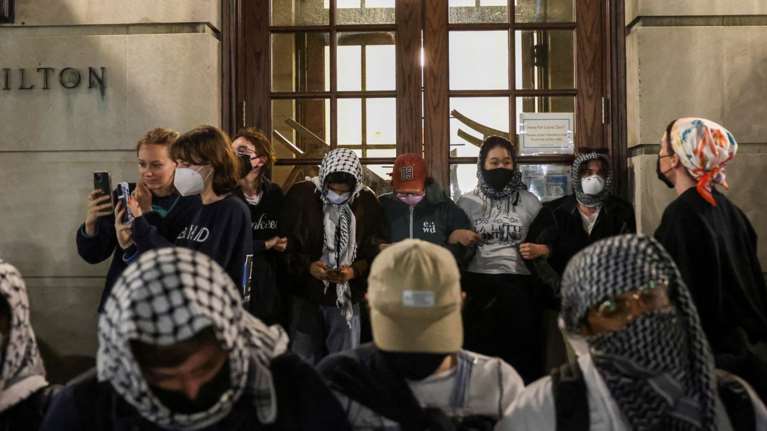 Η κατάληψη του Κολούμπια τώρα αρχίζει: Φοιτητές αμπαρώθηκαν σε ιστορικό κτίριο - &quot;Λάθος προσέγγιση&quot; λέει ο Μπάιντεν
