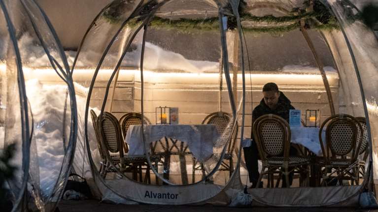 Δραματική πρόβλεψη Bloomberg: Σε 7 χρόνια η επιστροφή στην κανονικότητα, αν συνεχιστεί ο σημερινός ρυθμός εμβολιασμού