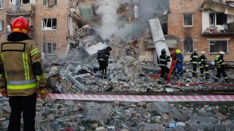 Ουκρανία: &quot;Χτυπήσαμε στρατιωτικούς στόχους&quot; λέει η Ρωσία για τη μαζική επίθεση στο Κίεβο - Οι Ευρωπαίοι απαντάνε με κυρώσεις