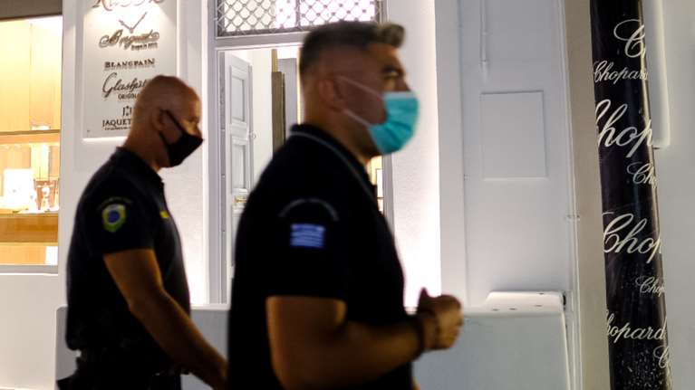 Άγρια δολοφονία 27χρονου στη Μύκονο - Τον μαχαίρωσαν κατά τη διάρκεια συμπλοκής μεταξύ δύο ομάδων νεαρών