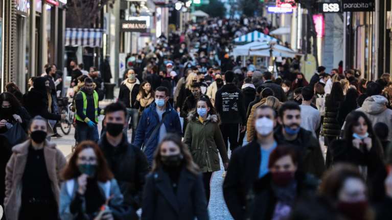 Κορονοϊός - Αποκαλυπτική έρευνα: Το 43% θέλει πιο αυστηρά μέτρα - Μειώνονται οι αρνητές, παραμένει ο σκληρός πυρήνας