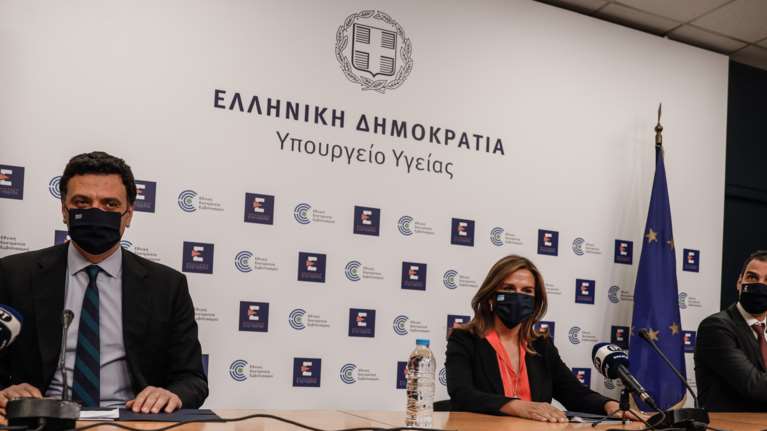 Κορονοϊός: Με AstraZeneca ο εμβολιασμός των ηλικιών 30-39 - Έως 12 άτομα στο πασχαλινό τραπέζι